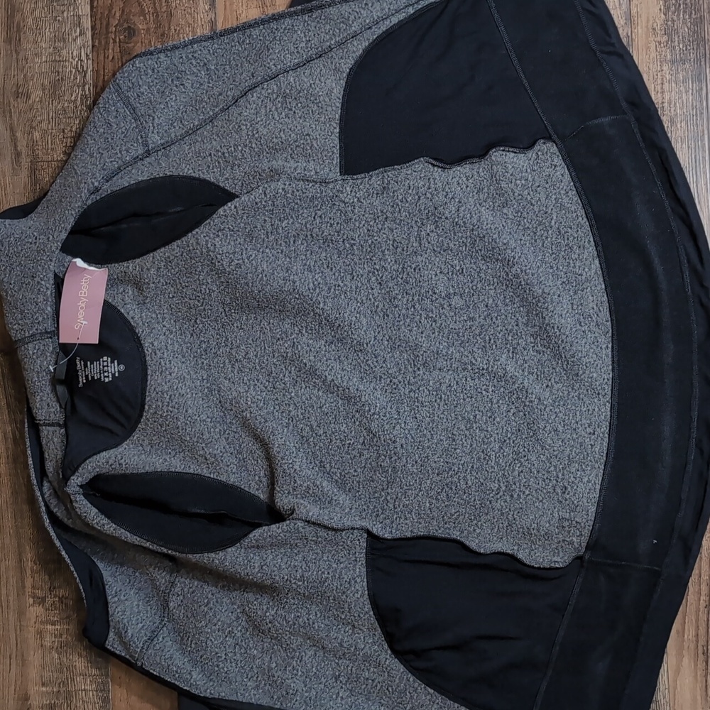 *NWT* Sweaty Betty Optimal Training Performance Hoodie Size XS Asymmetrical Zip - Picture 14 of 14